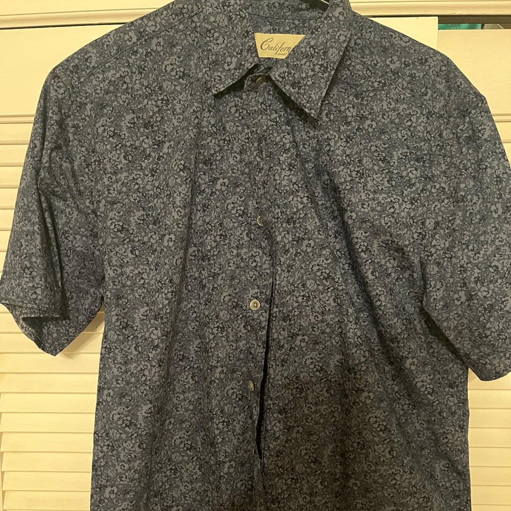 Blue Casual Button Down Shirt with Elegant Pattern